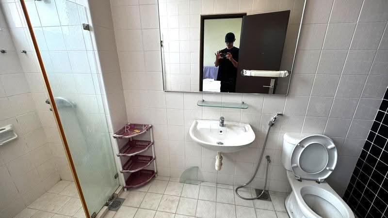 Kondominium untuk Dijual di The Plaza Condominium - Markus Leong - Bathroom - PropertyGuru.com.my