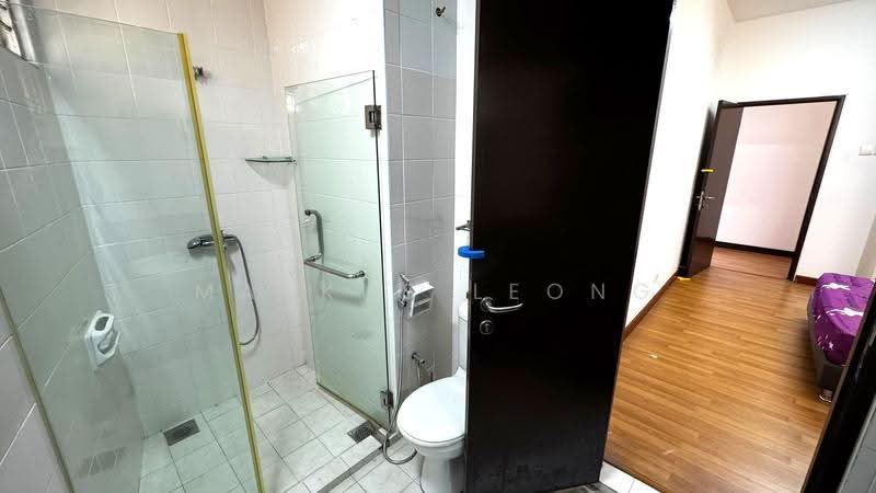Kondominium untuk Dijual di The Plaza Condominium - Markus Leong - Bathroom - PropertyGuru.com.my