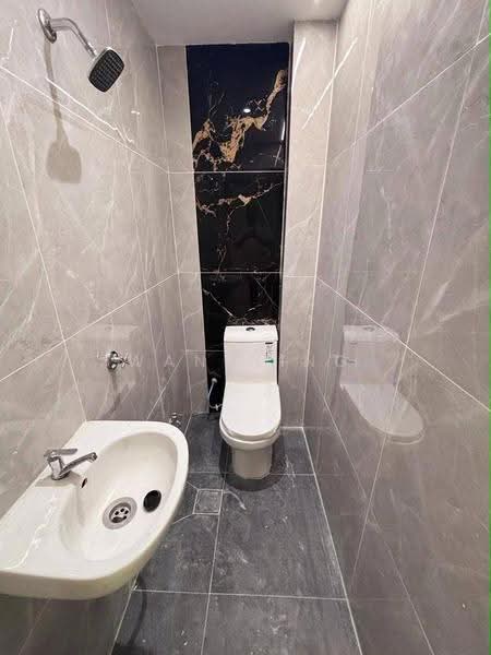 2-storey Terraced House for Sale in Taman Anggerik (Tampoi) - Wan Ning - Bathroom - PropertyGuru.com.my