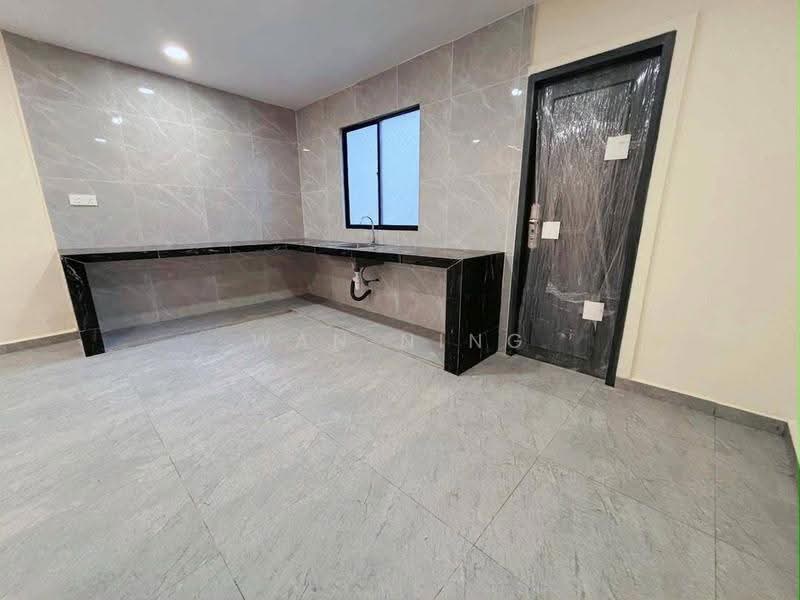 2-storey Terraced House for Sale in Taman Anggerik (Tampoi) - Wan Ning - Kitchen - PropertyGuru.com.my