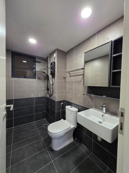 Kediaman Servis untuk Disewa di D'Clover Residences - Alan Chia - Bathroom - PropertyGuru.com.my
