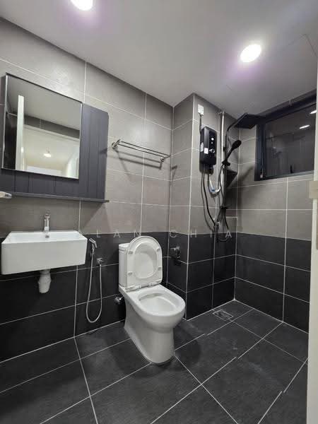 Kediaman Servis untuk Disewa di D'Clover Residences - Alan Chia - Bathroom - PropertyGuru.com.my