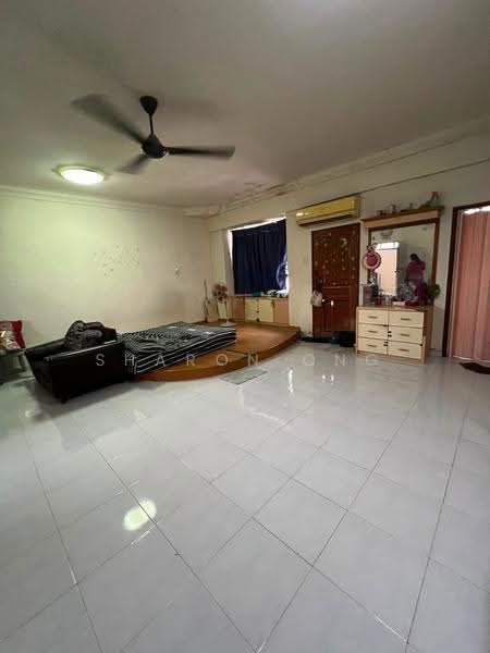 2.5-storey Terraced House for Sale in Taman Pulai Utama (Skudai) - Sharon Ong - Living Room - PropertyGuru.com.my