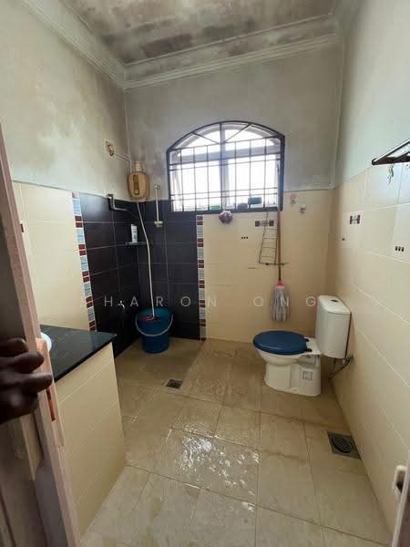 2.5-storey Terraced House for Sale in Taman Pulai Utama (Skudai) - Sharon Ong - Bathroom - PropertyGuru.com.my