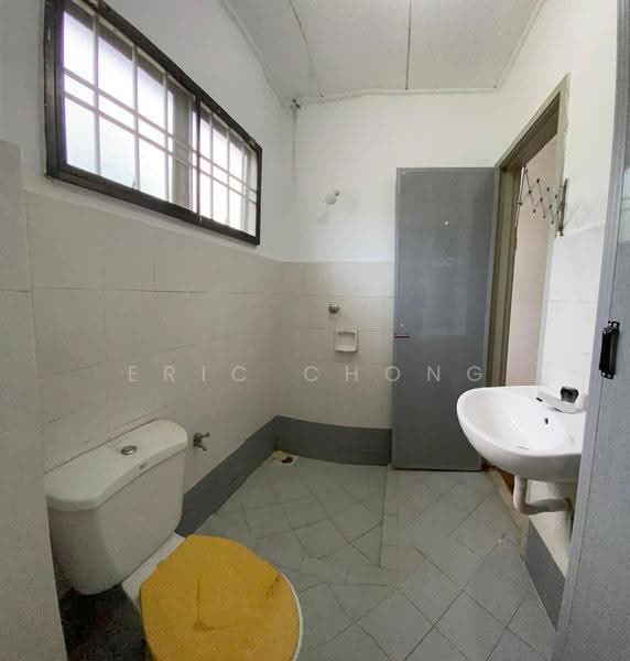 Rumah Teres 2-Tingkat untuk Dijual di Desa Anggerik (Nilai) - Eric Chong - Bathroom - PropertyGuru.com.my