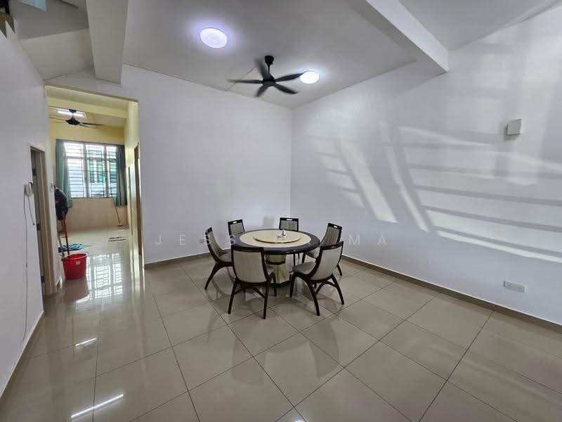 2-storey Terraced House for Rent in Taman Mount Austin (Tebrau) - Jessica Ma - Dining Room - PropertyGuru.com.my