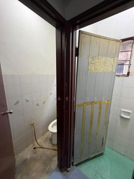 Pangsapuri untuk Disewa di Sri Anggerik 2 - Michael Lee - Bathroom - PropertyGuru.com.my