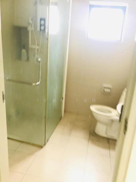 Kediaman Servis untuk Dijual di SetiaWalk - Ivan Tan - Bathroom - PropertyGuru.com.my
