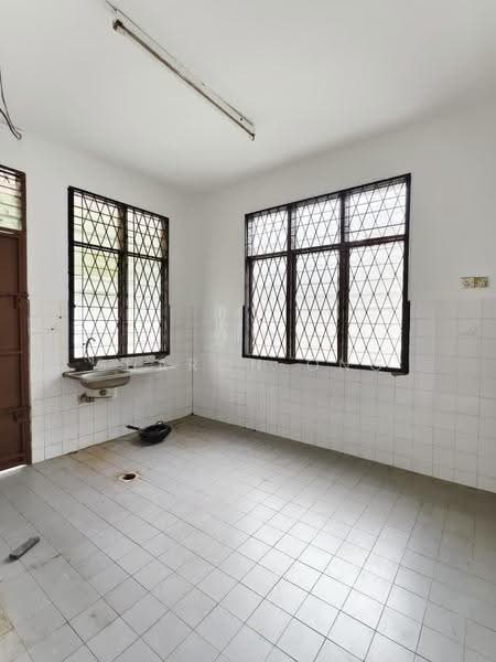 Semi-Detached House for Sale in Taman Bukit Kempas (Tampoi) - Sharon Ong - Kitchen - PropertyGuru.com.my