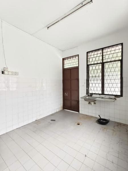 Semi-Detached House for Sale in Taman Bukit Kempas (Tampoi) - Sharon Ong - Kitchen - PropertyGuru.com.my