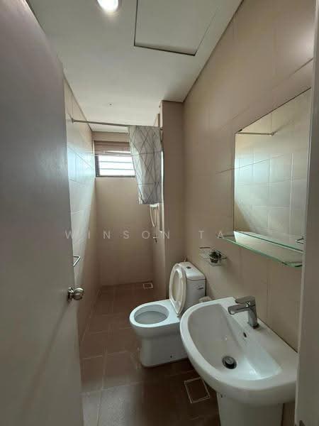 Kediaman Servis untuk Dijual di i-SOHO @ i-City - Winson Tay - Bathroom - PropertyGuru.com.my