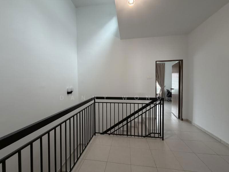 2-storey Terraced House for Sale in Taman Kundang Jaya (Rawang) - Danny Wong - Corridor - PropertyGuru.com.my