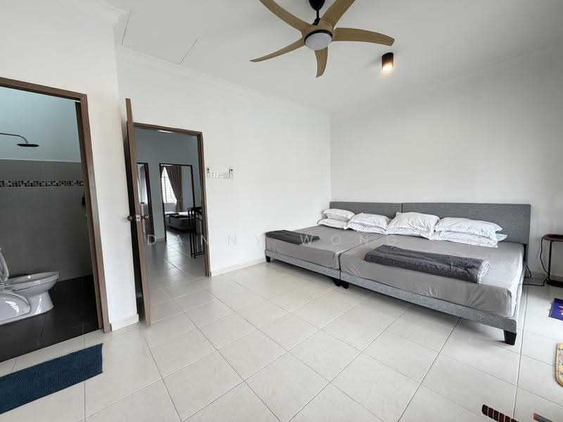 2-storey Terraced House for Sale in Taman Kundang Jaya (Rawang) - Danny Wong - Bedroom - PropertyGuru.com.my