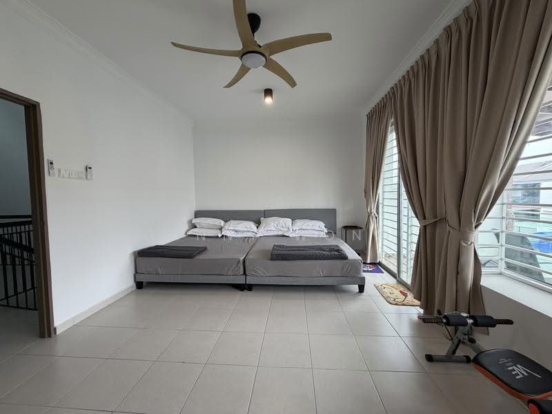 2-storey Terraced House for Sale in Taman Kundang Jaya (Rawang) - Danny Wong - Bedroom - PropertyGuru.com.my