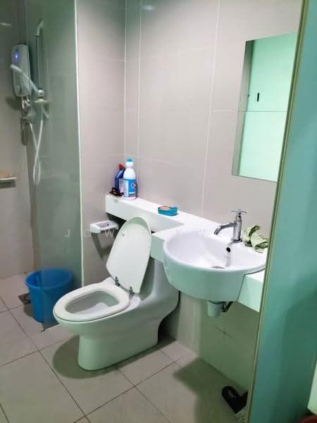 Kediaman Servis untuk Dijual di The Scott Garden SOHO - Jowie Kwek - Bathroom - PropertyGuru.com.my