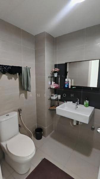 Kondominium untuk Dijual di Ujana Executive Apartment - Jane Loh - Bathroom - PropertyGuru.com.my