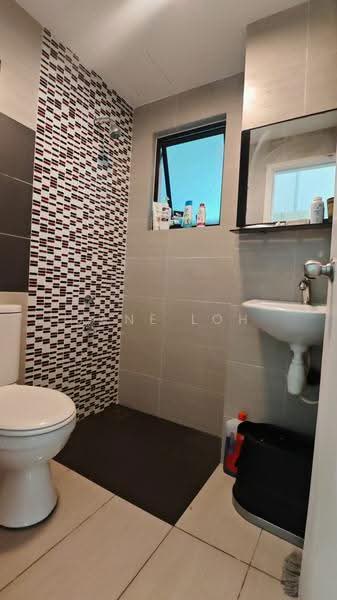 Kondominium untuk Dijual di Ujana Executive Apartment - Jane Loh - Bathroom - PropertyGuru.com.my