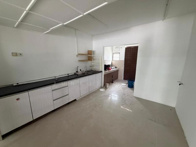 2-storey Terraced House for Sale in Bandar Country Homes (Rawang) - Junior Ong - Kitchen - PropertyGuru.com.my