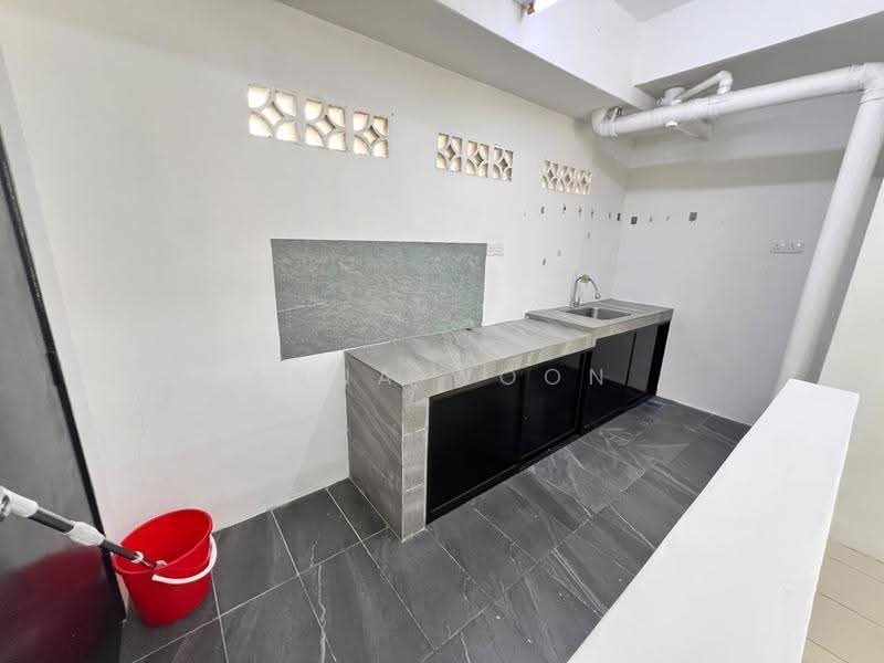 3-storey Terraced House for Sale in Taman Megah Ria (Masai) - Anna Woon - Kitchen - PropertyGuru.com.my