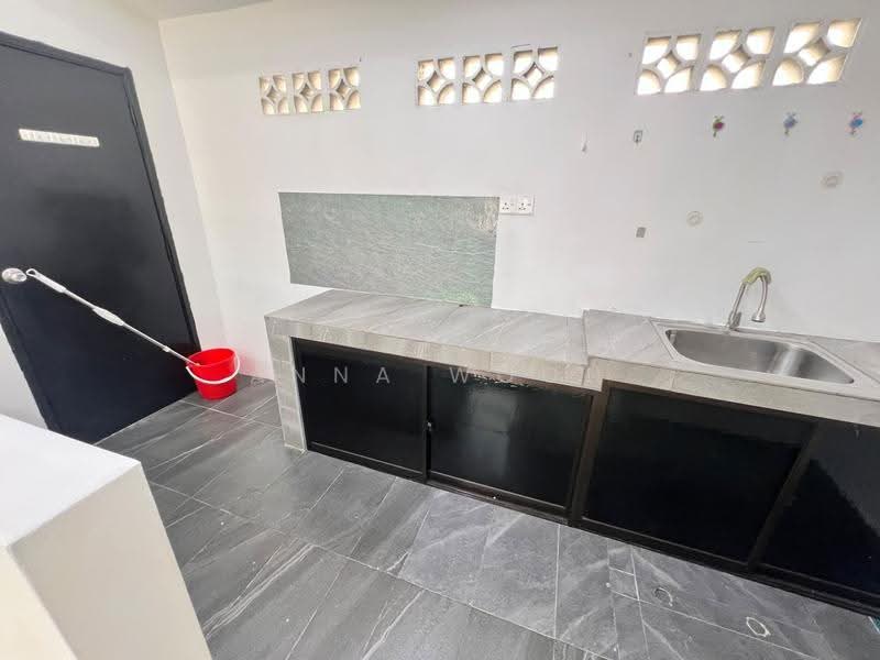 3-storey Terraced House for Sale in Taman Megah Ria (Masai) - Anna Woon - Kitchen - PropertyGuru.com.my