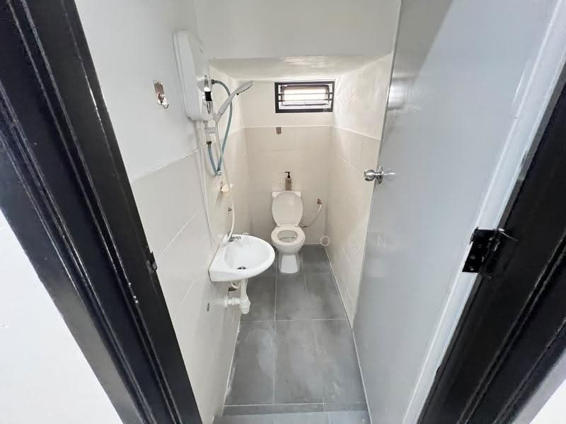 3-storey Terraced House for Sale in Taman Megah Ria (Masai) - Anna Woon - Bathroom - PropertyGuru.com.my