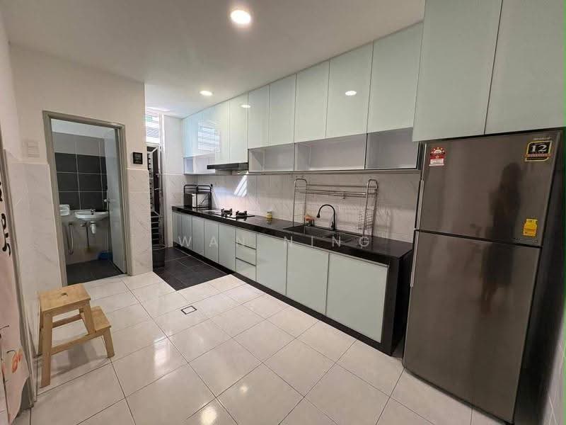 Rumah Teres 2-Tingkat untuk Disewa di Taman Tampoi Indah (Tampoi) - Wan Ning - Kitchen - PropertyGuru.com.my