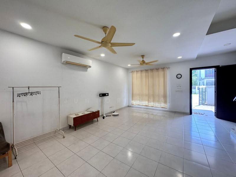 Rumah Teres 2-Tingkat untuk Dijual di M Residence 2 (Rawang) - Junior Ong - Living Room - PropertyGuru.com.my