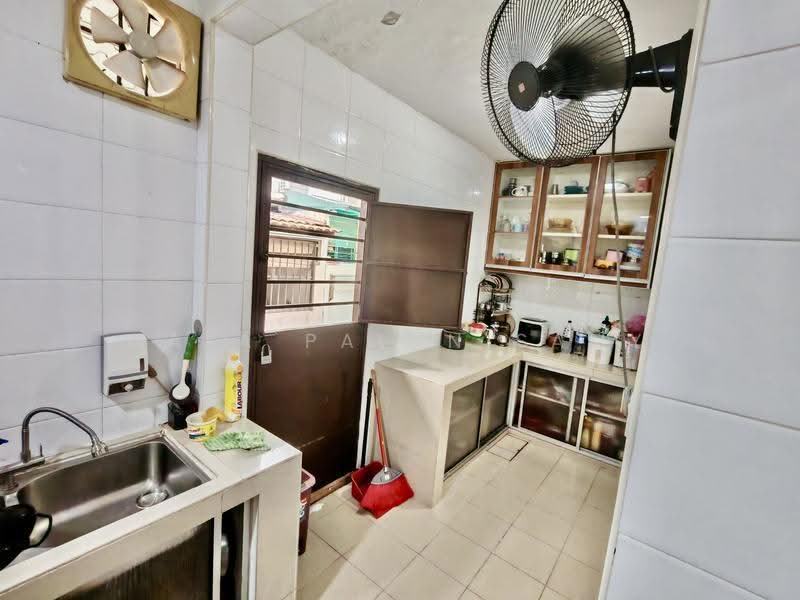 3-storey Terraced House for Sale in Taman Impian Indah (Bukit Jalil) - Mala Palanisamy - Kitchen - PropertyGuru.com.my