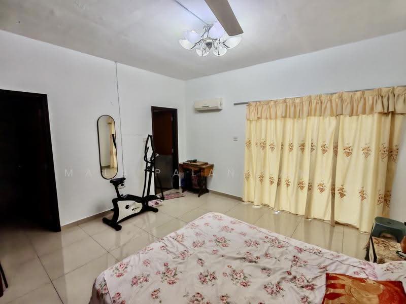 3-storey Terraced House for Sale in Taman Impian Indah (Bukit Jalil) - Mala Palanisamy - Bedroom - PropertyGuru.com.my