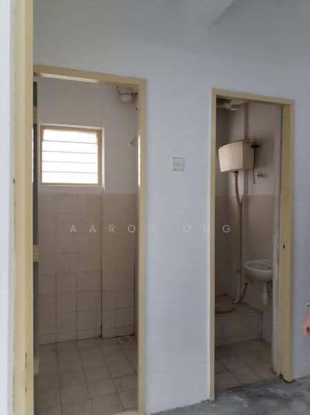 Pangsapuri untuk Dijual di Puchong Utama Court 2 - Aaron Ong - Bathroom - PropertyGuru.com.my