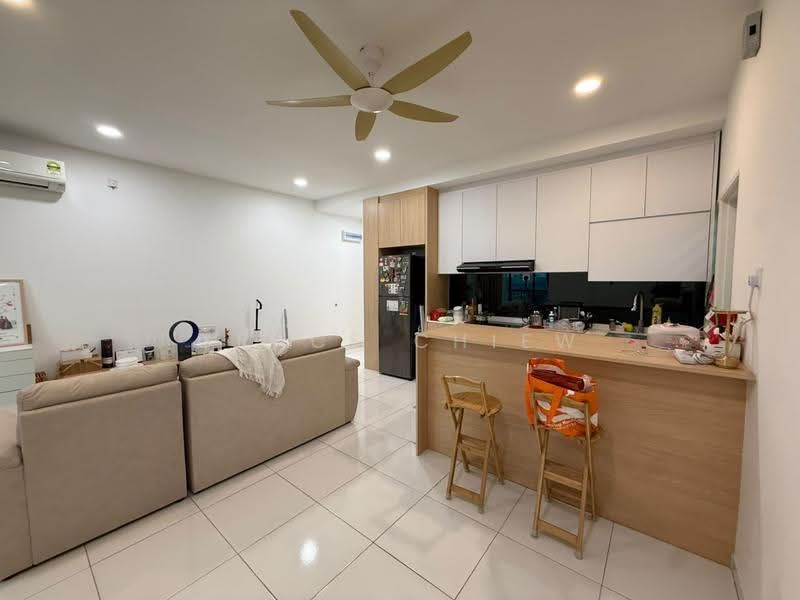 Kediaman Servis untuk Dijual di The Sky Executive Suites - Grace Chiew - Living Room - PropertyGuru.com.my