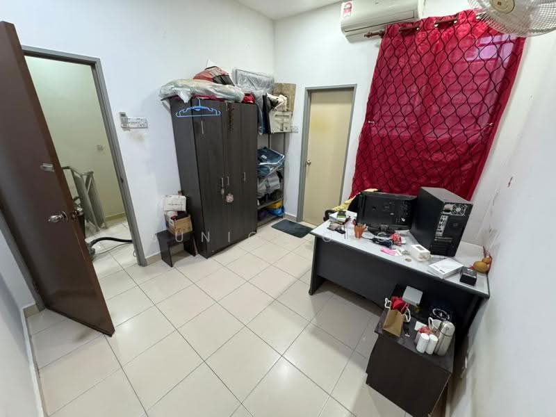 Rumah Teres 2-Tingkat untuk Dijual di Taman Desa Mas (Rawang) - Junior Ong - Study - PropertyGuru.com.my