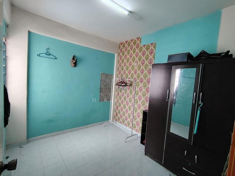 Flat for Rent at Desa Tasik Fasa 6B - Han . - Bedroom - PropertyGuru.com.my