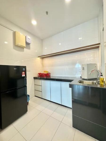 Service Residence for Sale at The Wave Residence - Andy Yong - Kitchen - PropertyGuru.com.my