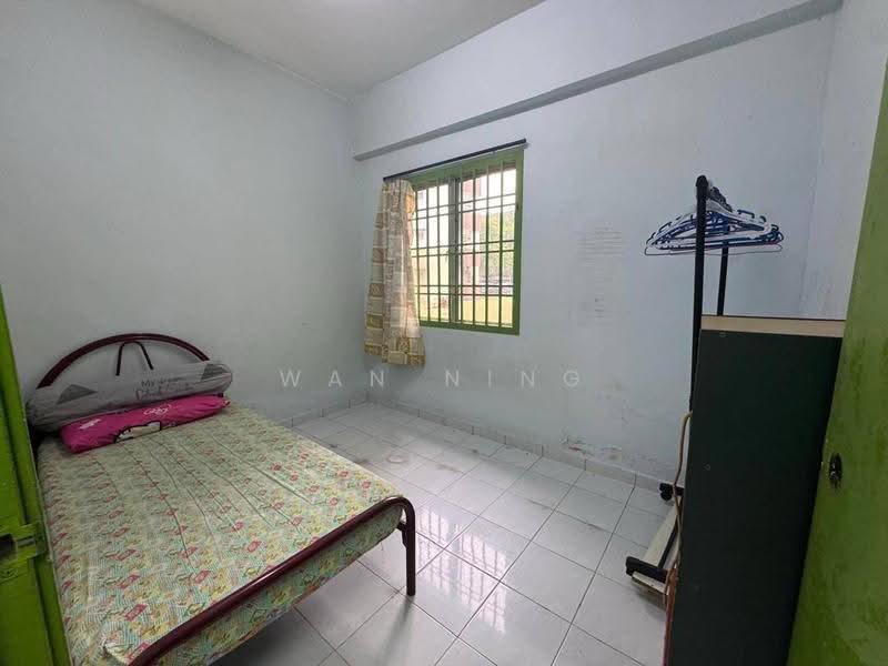 Service Residence for Sale at Taman Tampoi Indah - Wan Ning - Bedroom - PropertyGuru.com.my