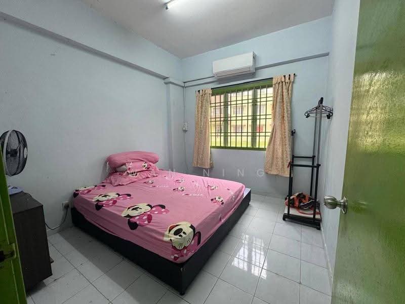 Service Residence for Sale at Taman Tampoi Indah - Wan Ning - Bedroom - PropertyGuru.com.my