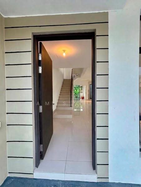 2-storey Terraced House for Rent in Taman Damansara Aliff (Tampoi) - James Bong - Entrance - PropertyGuru.com.my