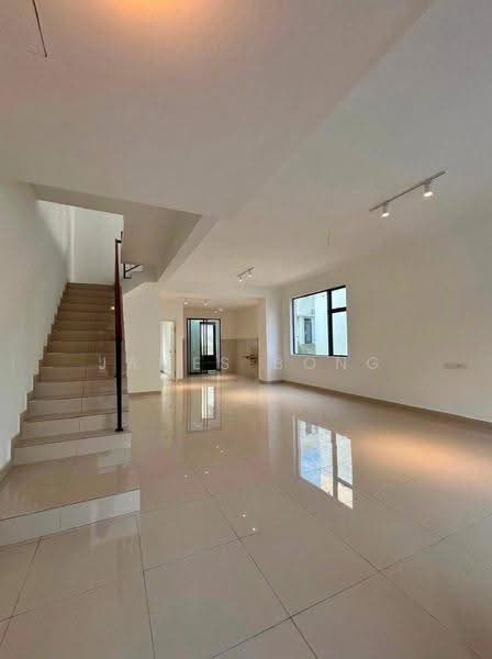 2-storey Terraced House for Rent in Taman Damansara Aliff (Tampoi) - James Bong - Living Room - PropertyGuru.com.my