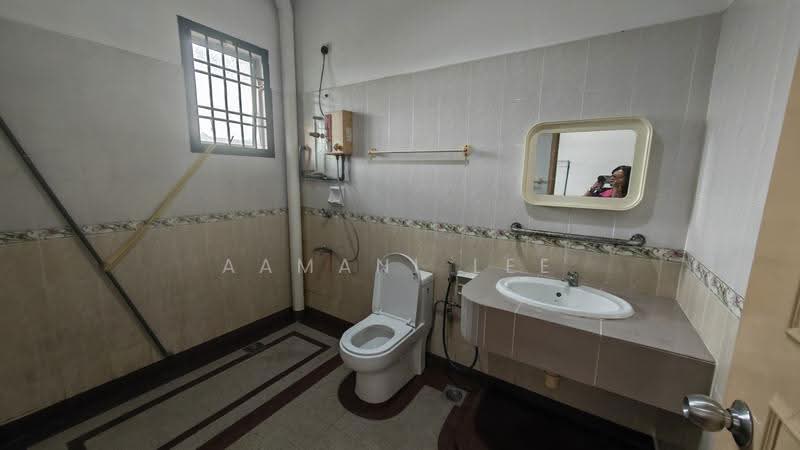2-storey Terraced House for Rent in Masai (Johor) - Aamani Lee - Bathroom - PropertyGuru.com.my
