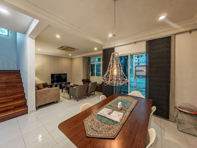 Rumah Teres 2-Tingkat untuk Dijual di Perdana Lakeview East (Cyberjaya) - Fazri Omar - Living Room - PropertyGuru.com.my