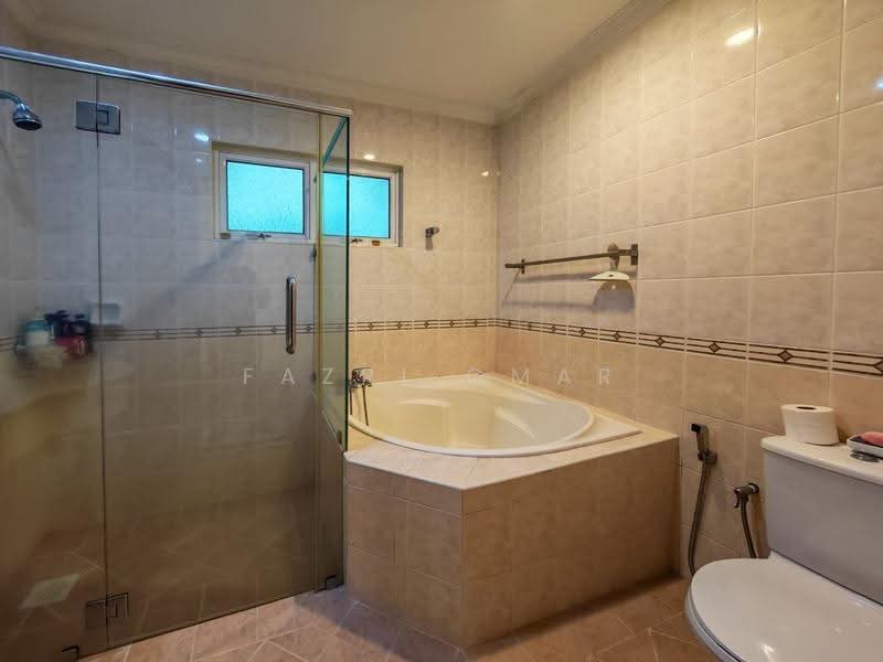 Rumah Teres 2-Tingkat untuk Dijual di Perdana Lakeview East (Cyberjaya) - Fazri Omar - Bathroom - PropertyGuru.com.my