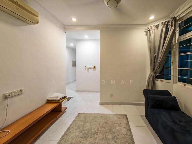 Rumah Teres 2-Tingkat untuk Dijual di Perdana Lakeview East (Cyberjaya) - Fazri Omar - Living Room - PropertyGuru.com.my