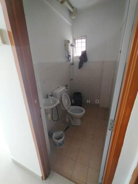 Pangsapuri untuk Dijual di Sri Ros Apartment - Kellie Ho - Bathroom - PropertyGuru.com.my
