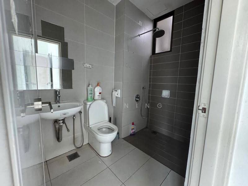 Condominium for Rent at PARC Regency (Residensi Masai) - Wan Ning - Bathroom - PropertyGuru.com.my