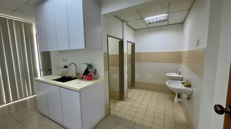 Shop for Rent in Taman Molek (Johor Bahru) - Jun Wang - Bathroom - PropertyGuru.com.my