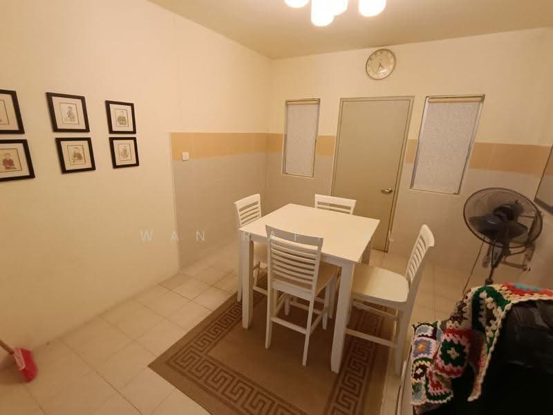 2-storey Terraced House for Sale in Bandar Enstek (Negeri Sembilan) - Wan Rafizal - Dining Room - PropertyGuru.com.my