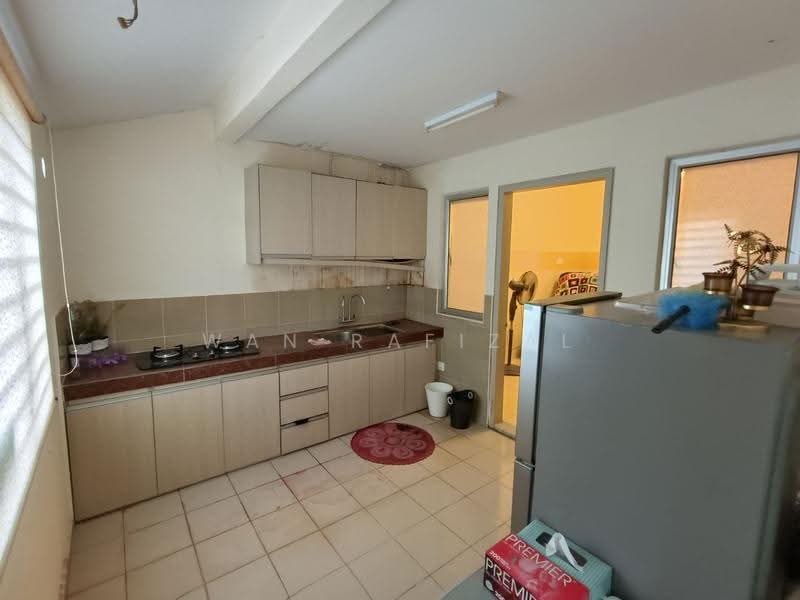 2-storey Terraced House for Sale in Bandar Enstek (Negeri Sembilan) - Wan Rafizal - Kitchen - PropertyGuru.com.my