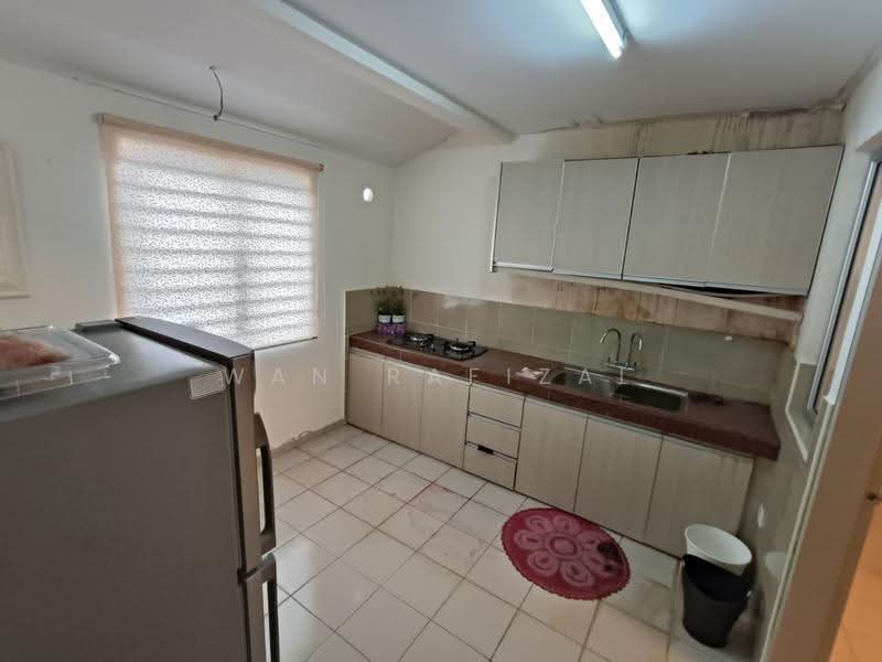 2-storey Terraced House for Sale in Bandar Enstek (Negeri Sembilan) - Wan Rafizal - Kitchen - PropertyGuru.com.my