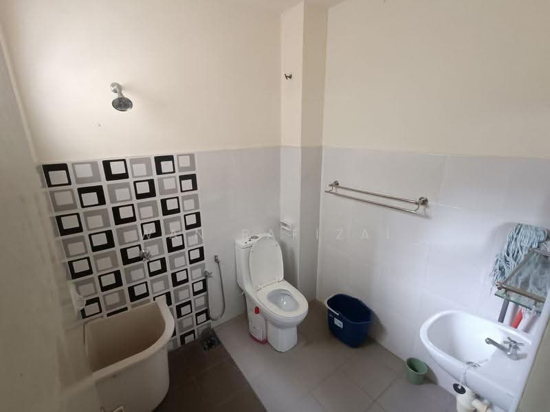 2-storey Terraced House for Sale in Bandar Enstek (Negeri Sembilan) - Wan Rafizal - Bathroom - PropertyGuru.com.my