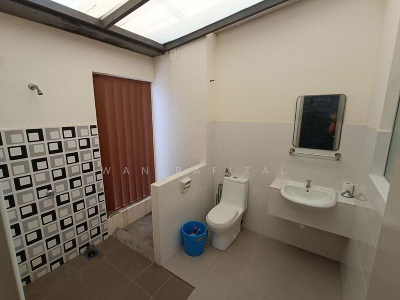 2-storey Terraced House for Sale in Bandar Enstek (Negeri Sembilan) - Wan Rafizal - Bathroom - PropertyGuru.com.my